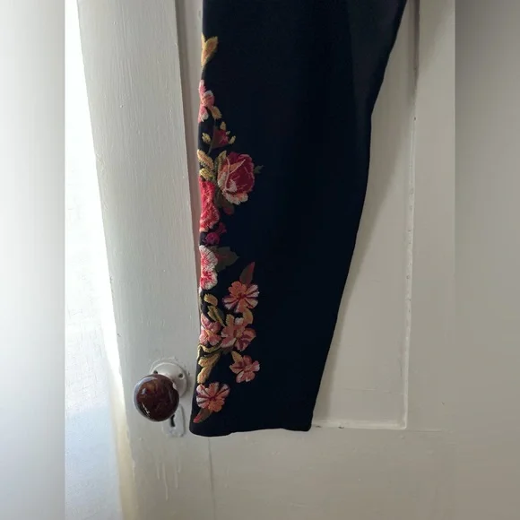 Johnny Was Black Floral Leggings - Picture 5 of 12